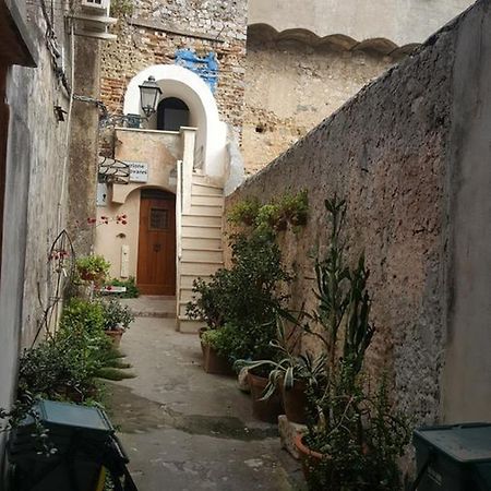 Torrione San Giovanni II Terracina Buitenkant foto