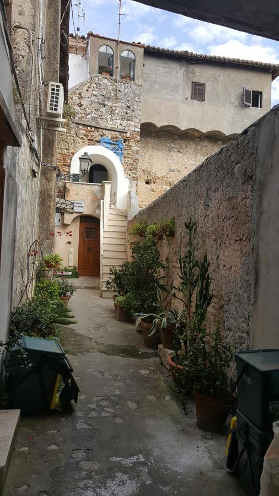 Torrione San Giovanni II Terracina Buitenkant foto